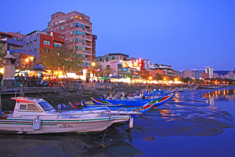 淡水金色水岸 Danshui water's edge